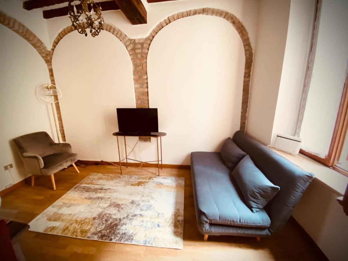 Del Posto Lägenhet Parma Exteriör bild